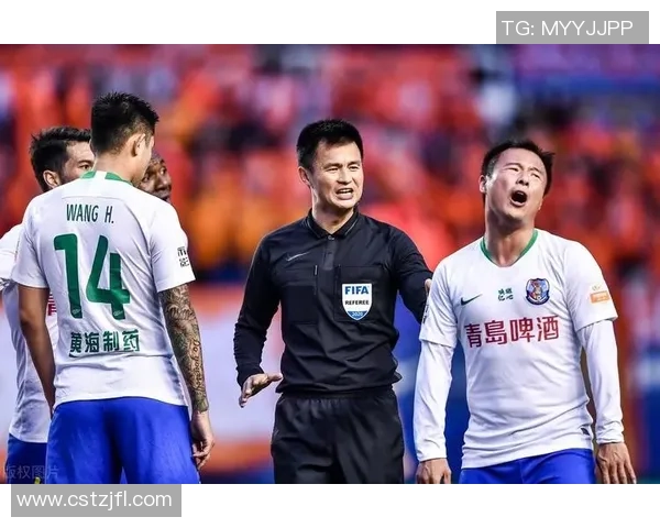 卓尔与建业激战正酣比分悬念迭起引发球迷热议 卓尔与建业激战正酣比分悬念迭起引发球迷热议