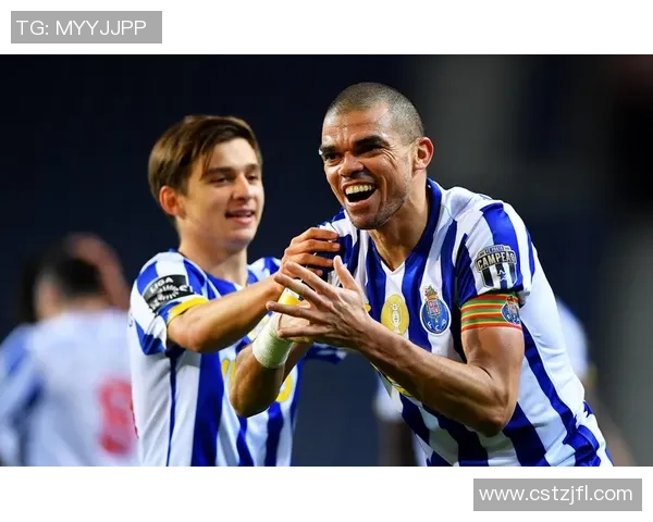 拜仁慕尼黑与波尔图激情对决海报揭幕足球盛宴 拜仁慕尼黑与波尔图激情对决海报揭幕足球盛宴